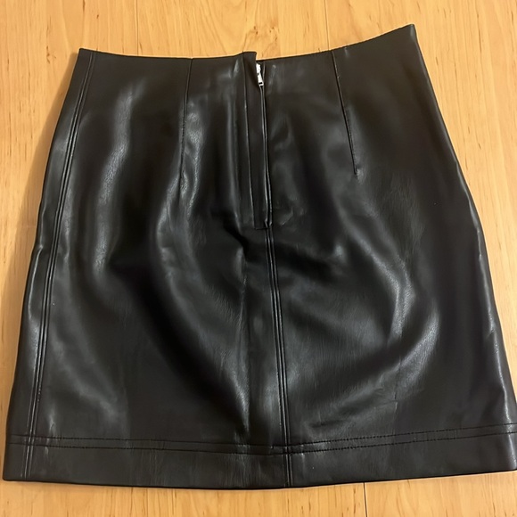 Monki | Black Faux Leather Mini Skirt - Picture 4 of 4